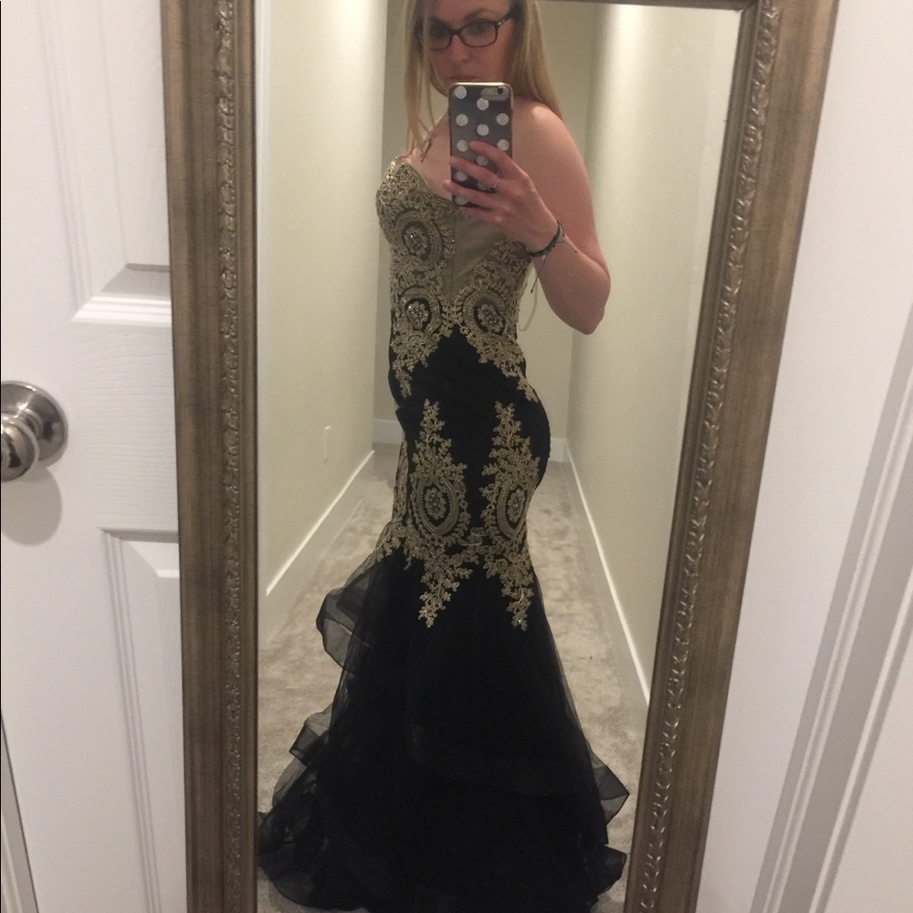 Gorgeous Black and Gold Sequin Dress/Gown Size 4